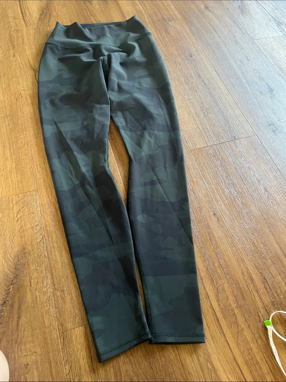 ALO Yoga Girls' Camo High-Waist Leggings - Dark Green/Black